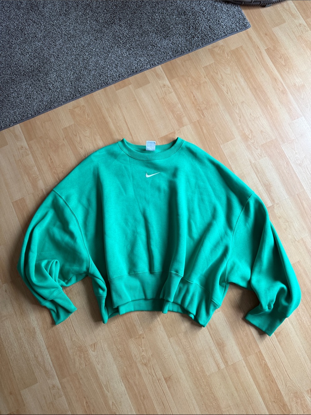 Vintage Nike Women's Bright green Crewneck Sweatshirt